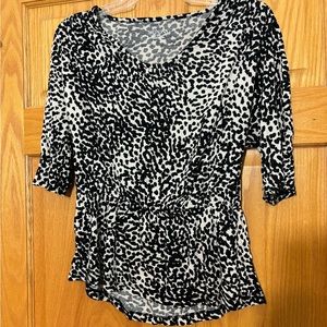 Merona black and cream patterned short sleeved peplum top